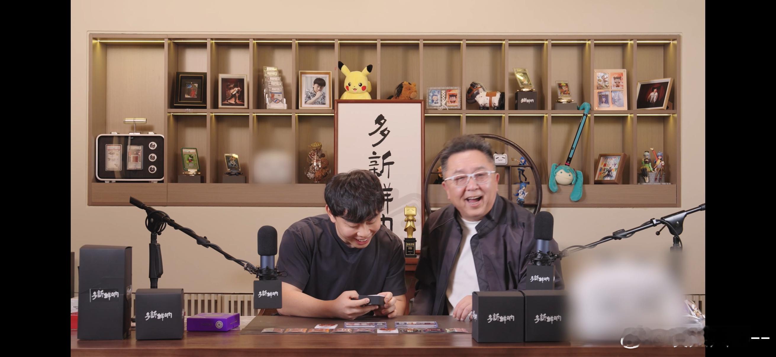 于谦最想抽到孙颖莎的小卡孙颖莎小卡魅力太大，连于谦都被拿捏，拆卡只想要莎莎，激动