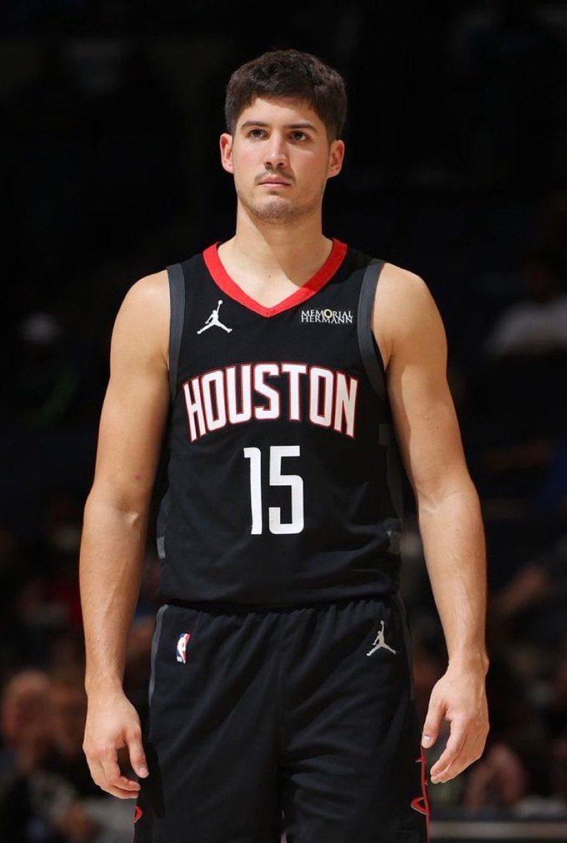 谢泼德过去5场比赛，场均出战27.8分钟，拿到17.8分3篮板2.8助攻2抢断，