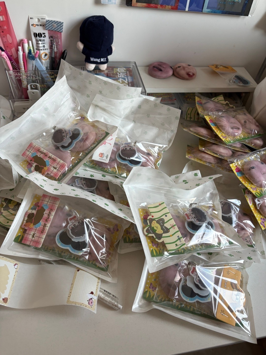 这是名井南辕北辙打包物料时桌面最干净的时候 