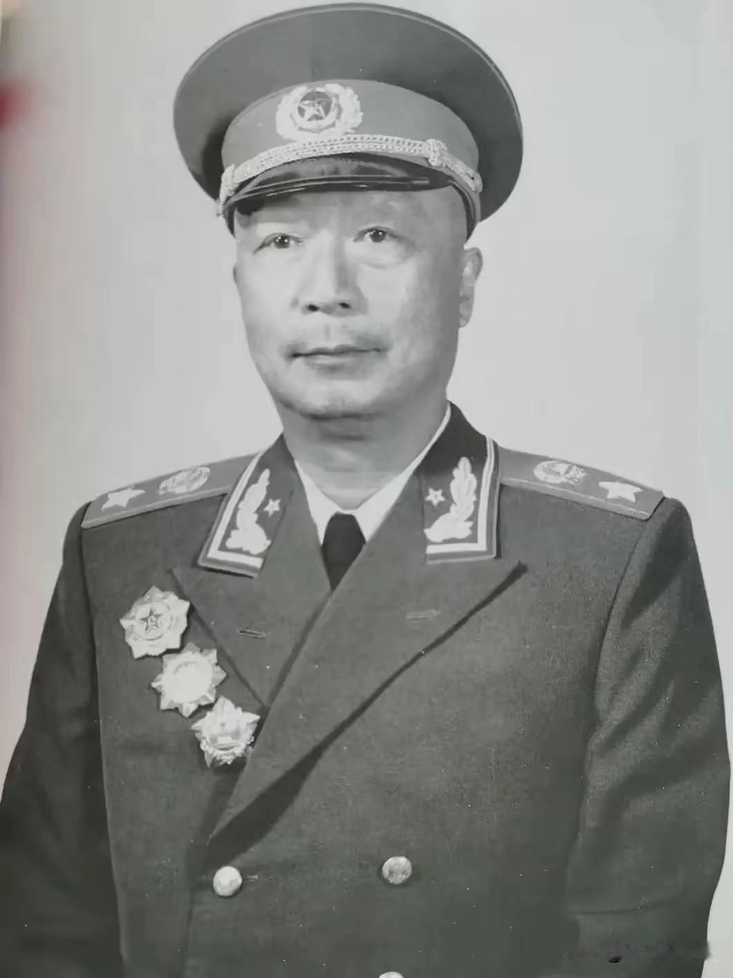 聂荣臻凭什么稳坐元帅位？根本不靠资历镀金，核心实力很多人搞错了
 
提起十大元帅