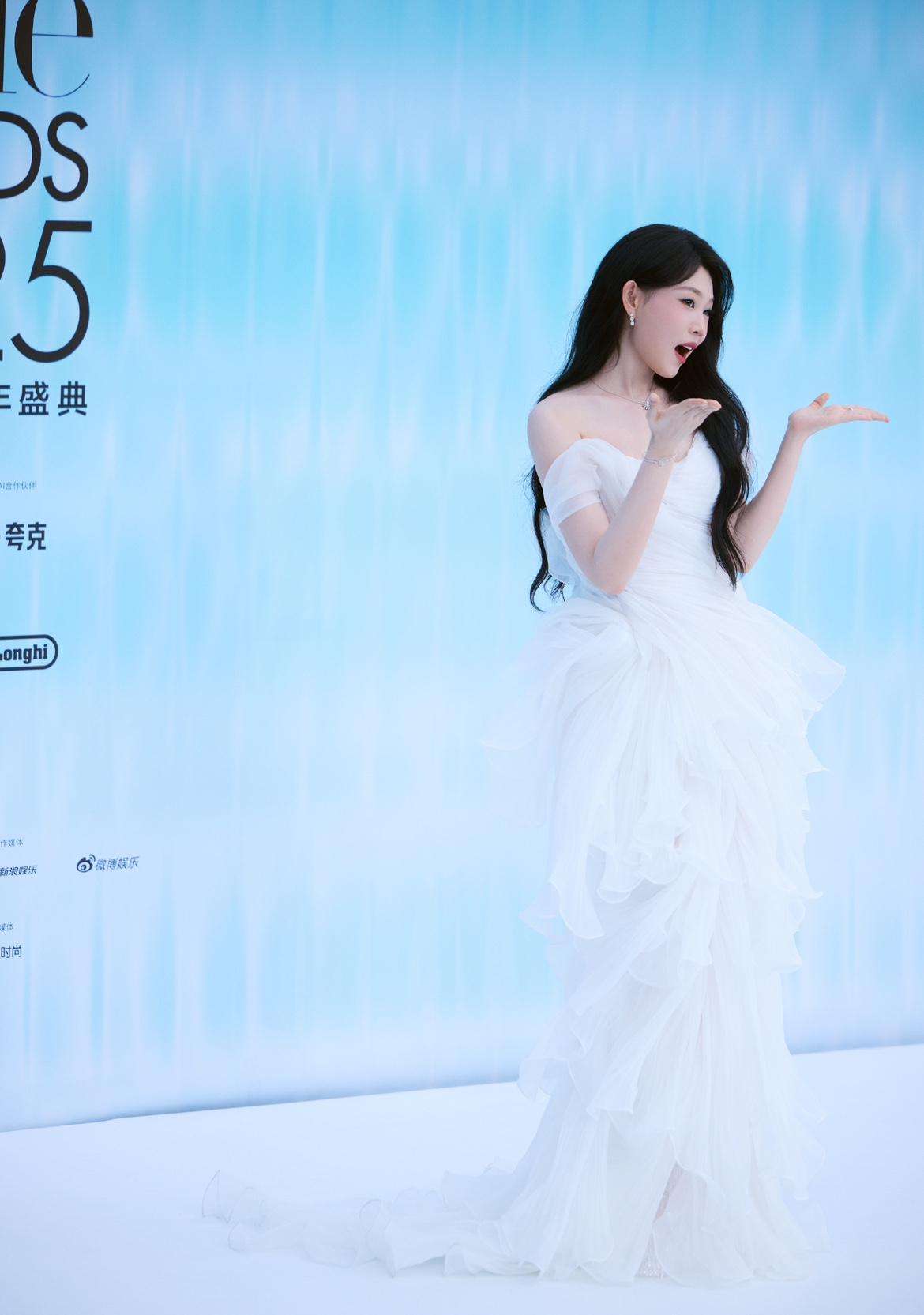 两个00后女孩，同样穿着公主裙，却展现了两种不同的美好。

王诗龄在镁光灯下长大