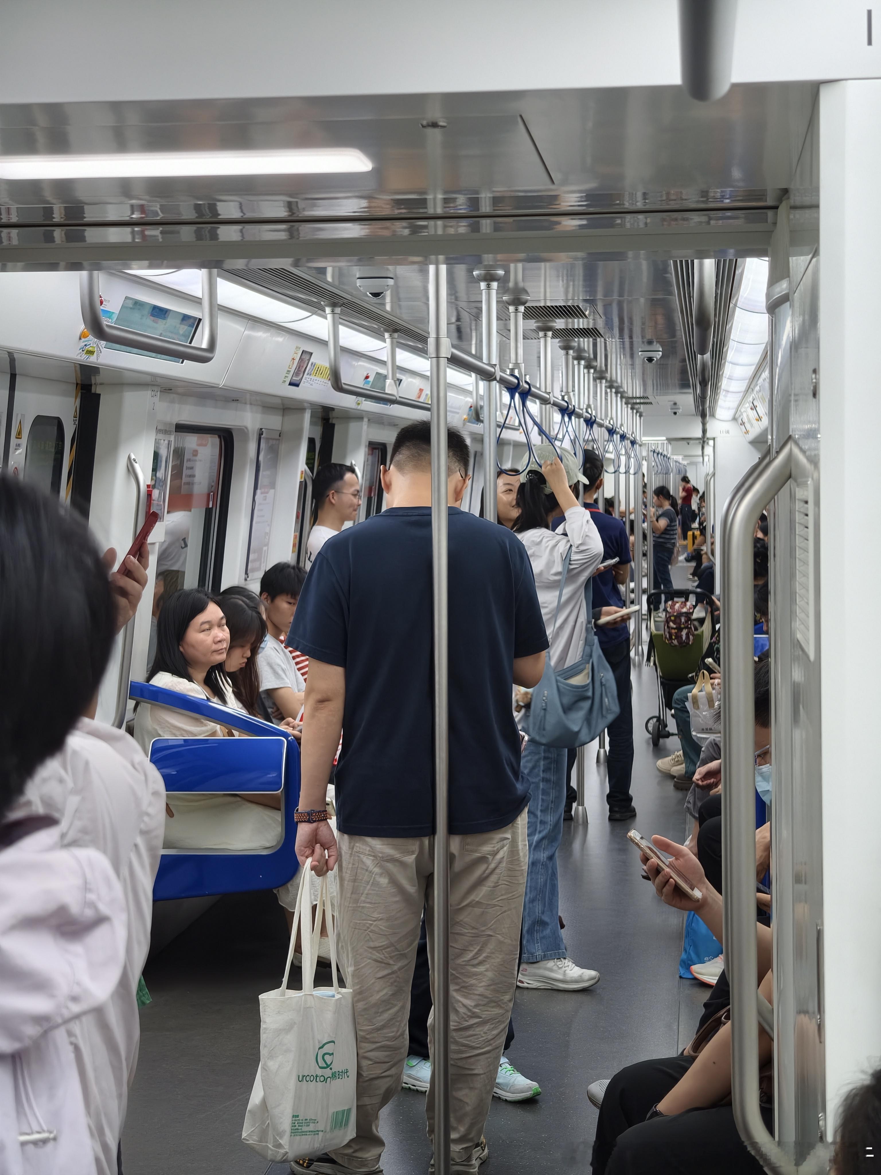 佛山地铁 网友：2026年10月25日（周日），下午15：05分，佛山地铁3号线
