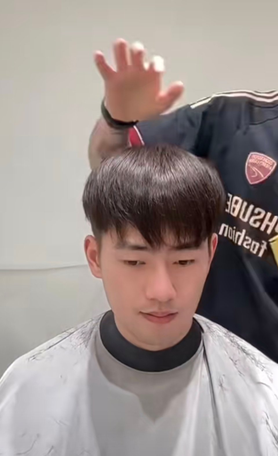 其实大部分时间只能看见发型的这个形态吧 ​​​