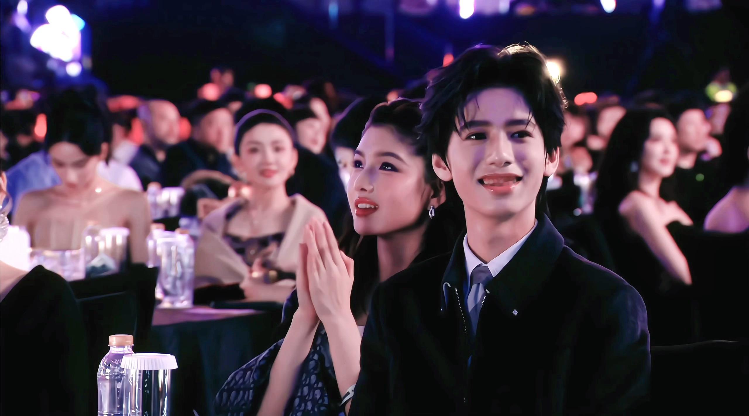 这次真是小孩桌了！！！艾米林子烨好萌啊尖叫之夜内场