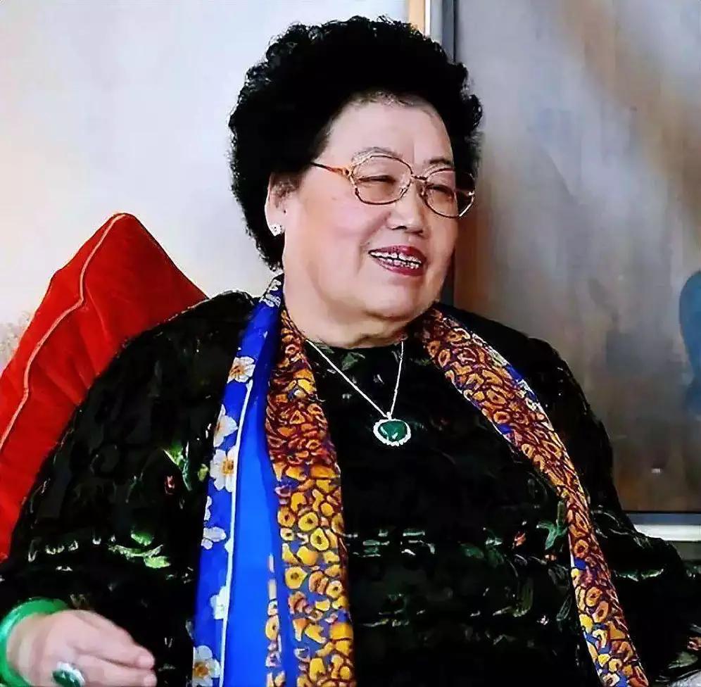 陈丽华娶唐僧，死后真的把钱都捐了，她1941年出生在北京颐和园，虽是满族正黄旗后