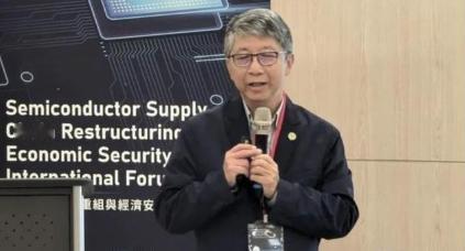 在中国宣布突破7nm芯片技术后，作为全球芯片代工巨头的台积电的顶尖工程师杨光磊感