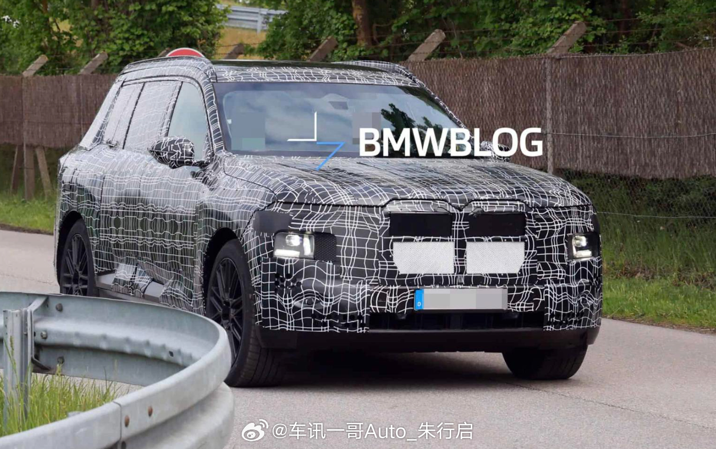 宝马iX7的谍照图曝光，新车作为宝马全新的大型纯电动SUV，将与新一代宝马X7基
