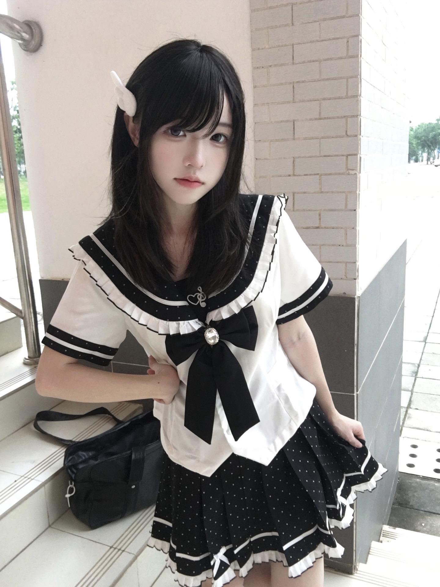 世界本就欠我一個這樣可愛的妳。