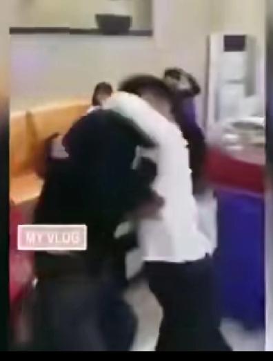 我想问大家同学聚会要是这样，你还敢让你的另一半去吗？

看到有人分享同学聚会的视