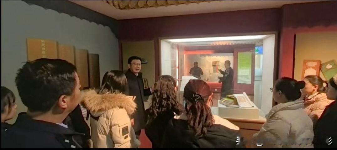 文脉润警心 爱国践初心——安宁区交警大队走进四库全书馆开展爱国主义教育
    