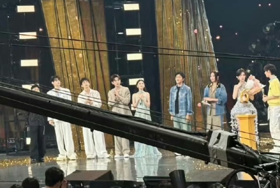 好长一条[老师好] 田栩宁粉丝被表扬了 ​​​
