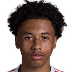 德媒：拜仁不会把16岁中卫基亚拉放走，他很快会签下一份长约

所以接下来看看了，