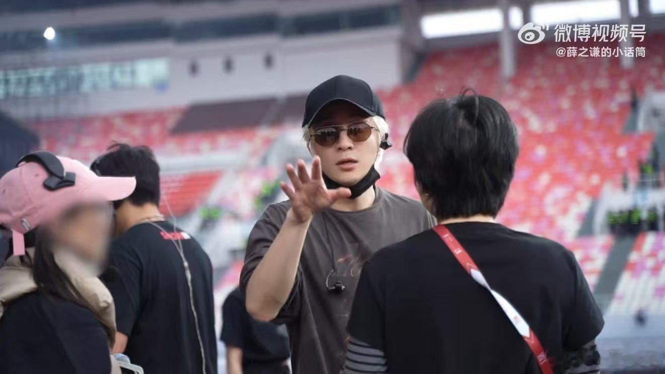 热爱不减，深耕舞台始终如一薛之谦那些你不曾看到的满满奔赴