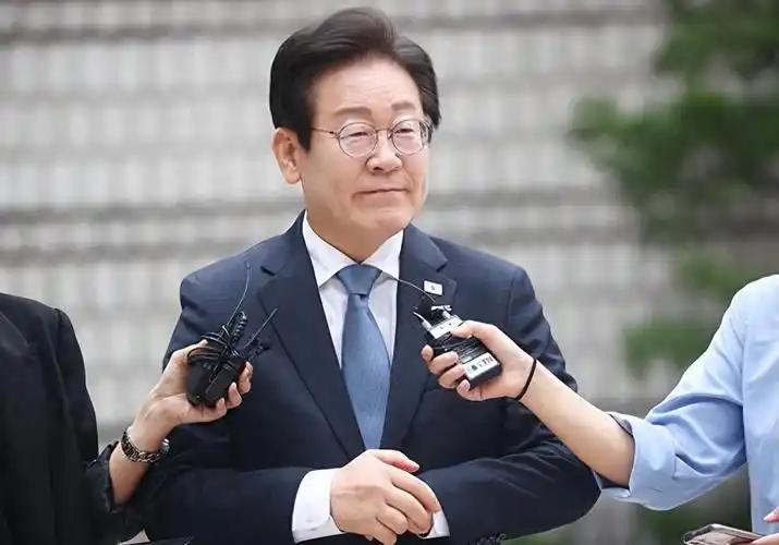 李在明拒绝“干涉台海”，川普当着全球喊话，尹锡悦阵营开始蠢蠢欲动。
 
韩国总统