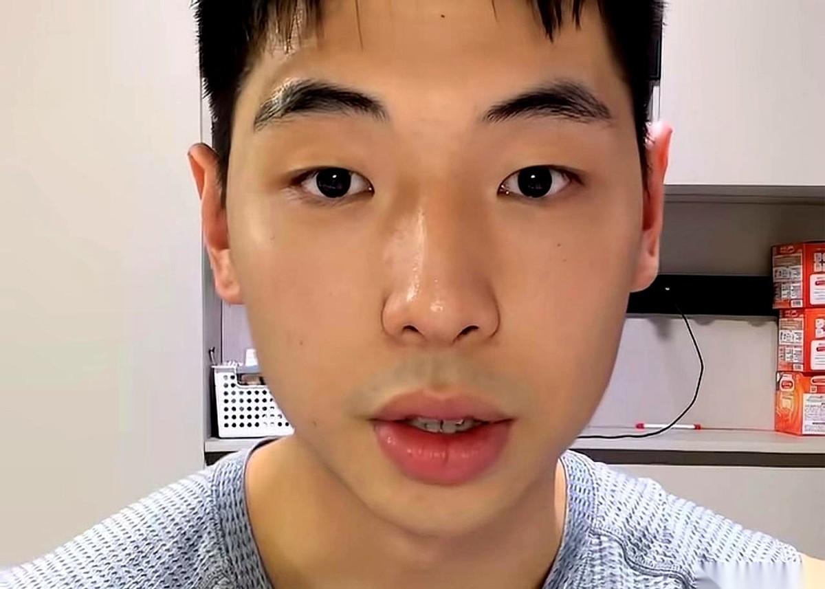 广西老家那边刚传出消息，水都快漫上来了。
这头，男篮那小伙子，崔永熙的钱，就到了