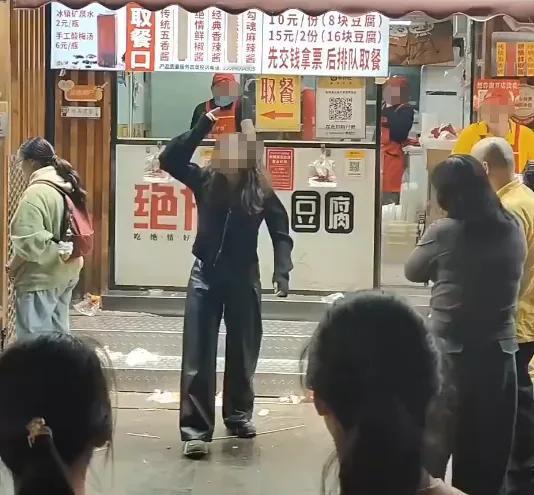 2026年2月27日，某门店发生一起用工纠纷引发网络广泛关注。该店一名员工因家庭