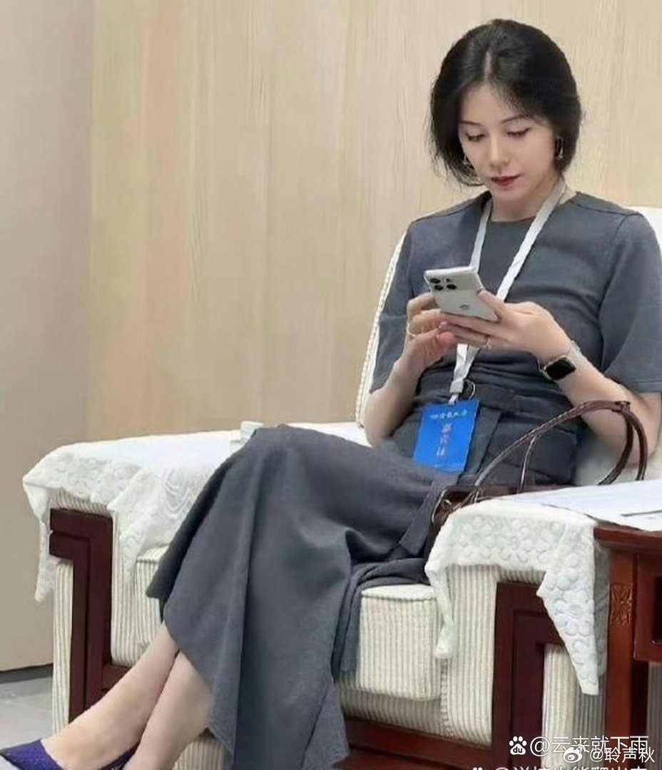 得承认蔚来的老板娘确实好看，谁都忍不住多看两眼 