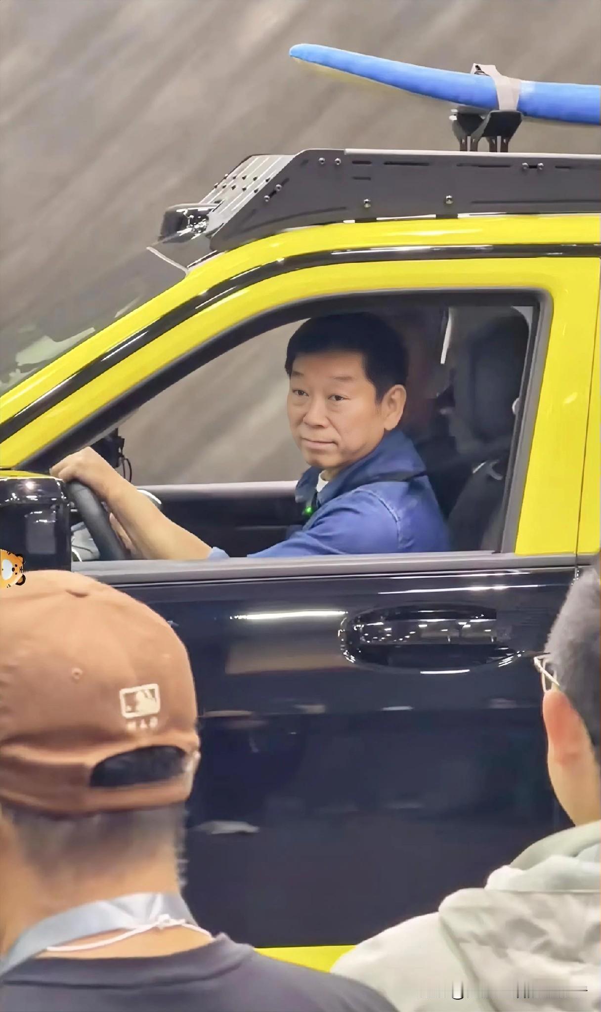 本次广州车展最大的网红来了∽“长城老魏”！
   据说魏建军进入展厅之后，现场的