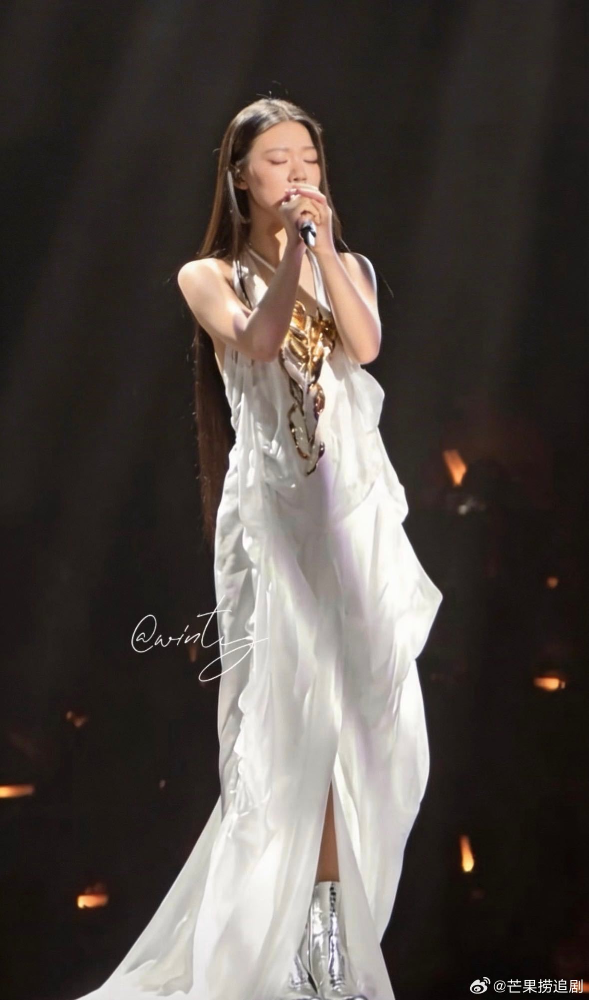 单依纯演唱会一半都是翻唱 srds演唱会上有翻唱的歌也很常见吧，看过歌单的都知道