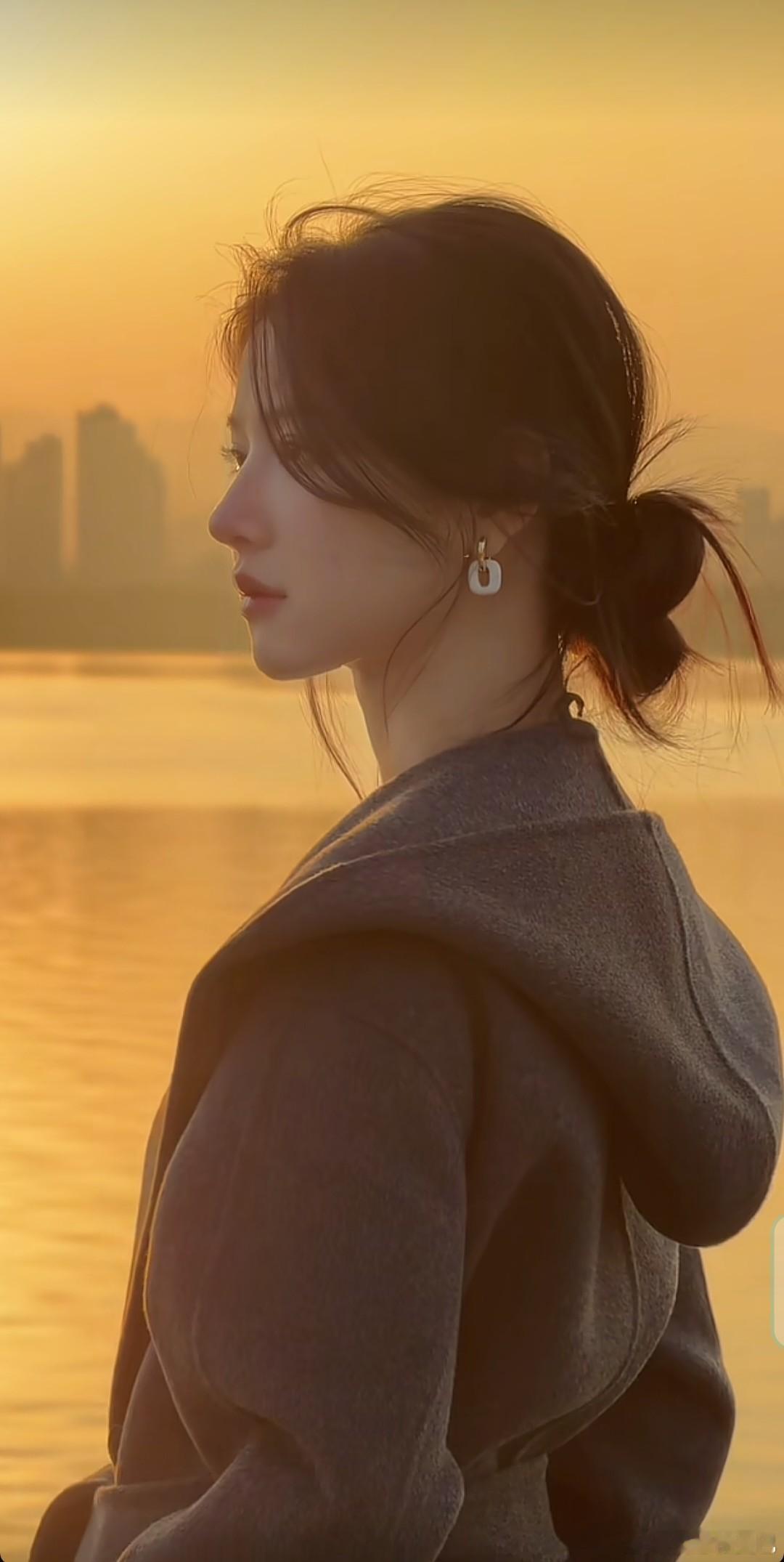 气质穿搭清纯女孩夕阳莫道桑榆晚,为霞尚满天