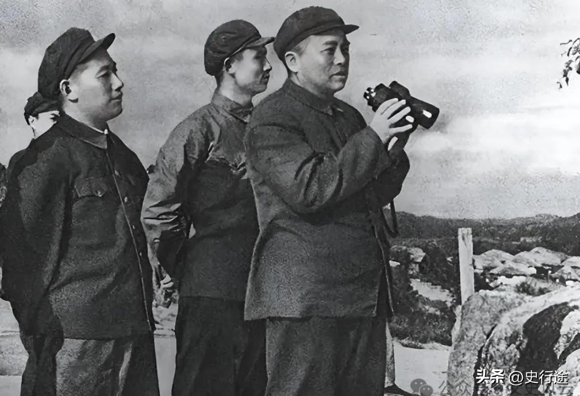 抗美援朝期间 中国四位司令员： 第一任：彭德怀（元帅） 第二任：邓华（上将）；第