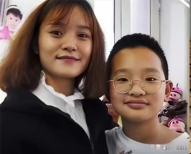 我不羡慕她的车和钱，
就羡慕她“38岁被儿子催着歇”！
钟美美说“妈你别找了，我