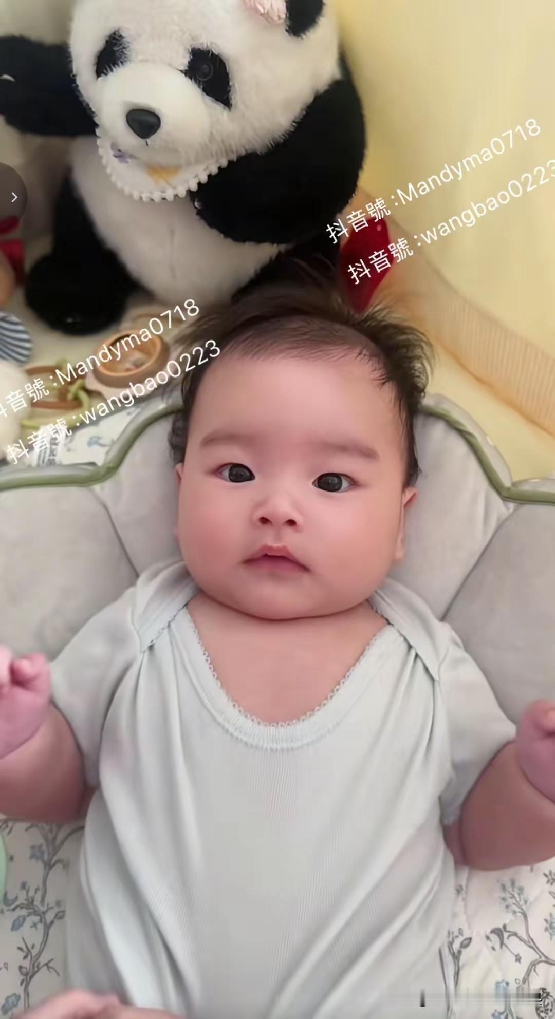 小梅就是那也牛，晒娃，自己开心就好，怎么开心怎么来，孩子那么可爱，分享没有什么关