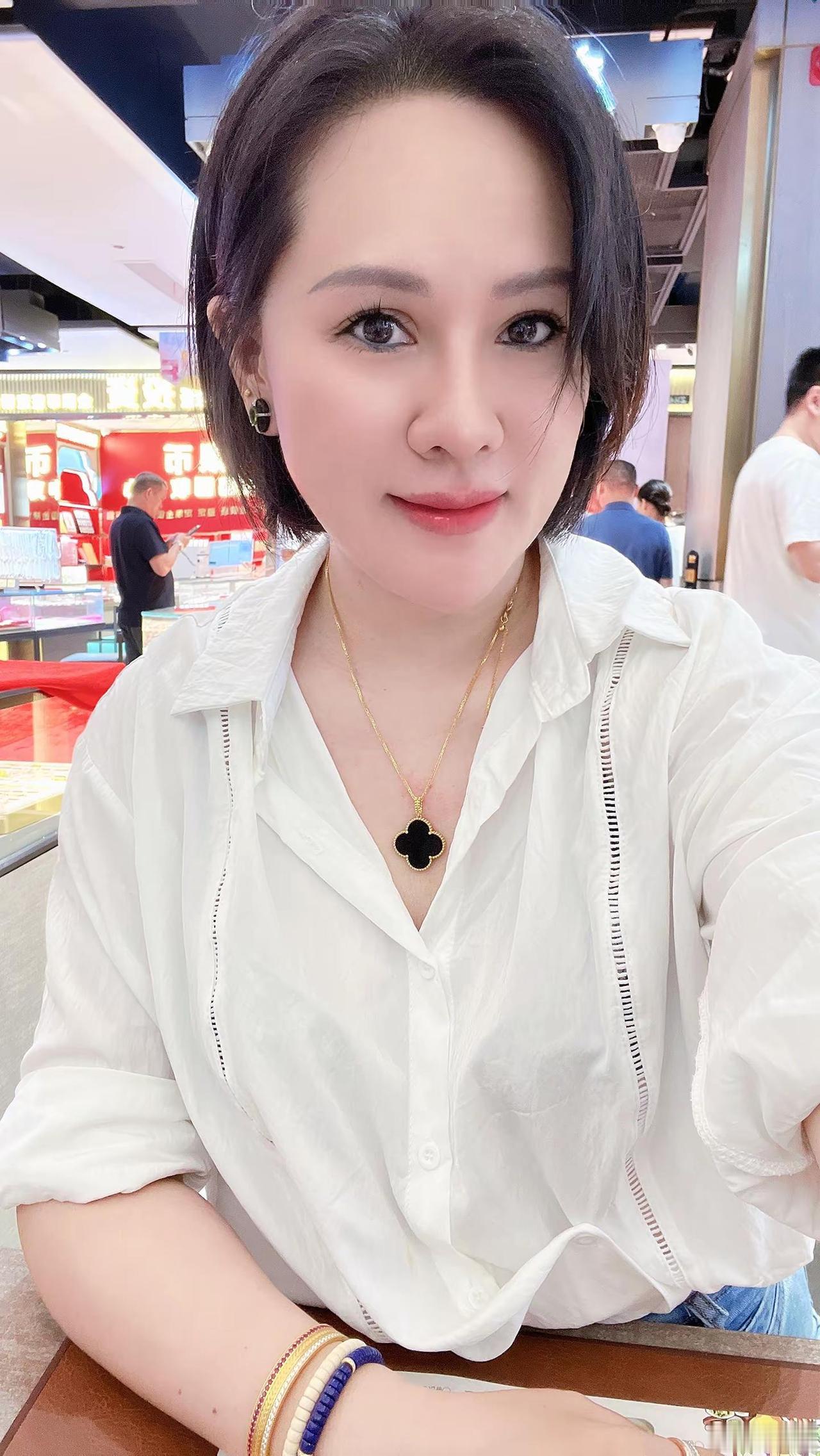 云淡风轻，人自如...珠宝成为咱的底气 谁能拒绝漂亮的金首饰呢