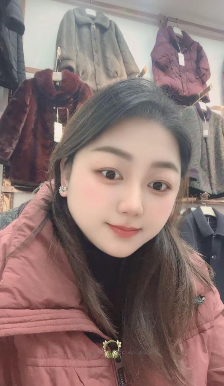 只想把自己养得越来越快乐，平静，其他的都不感兴趣，生活并不是每天都新鲜，安稳比什