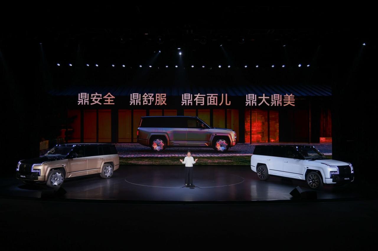 鼎级安全三连击！仰望U8L发布会硬核演示




仰望U8L“鼎世之境”发布会的
