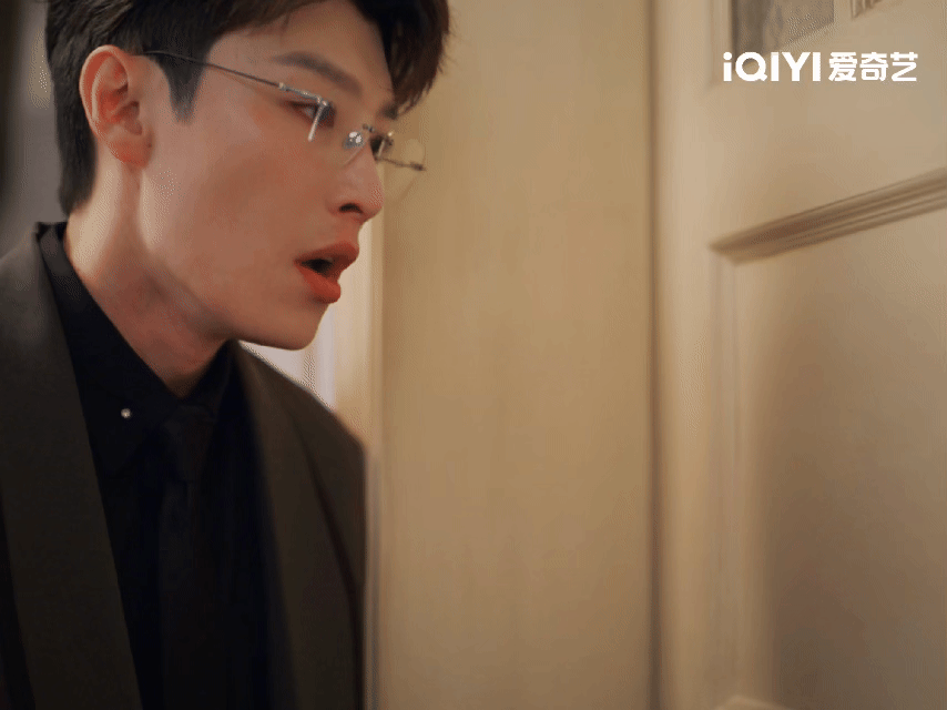 裴轸爱到最后身后空无一物 谁能拒绝为裴轸流泪啊！他小心翼翼珍藏着胡羞给的创可贴，