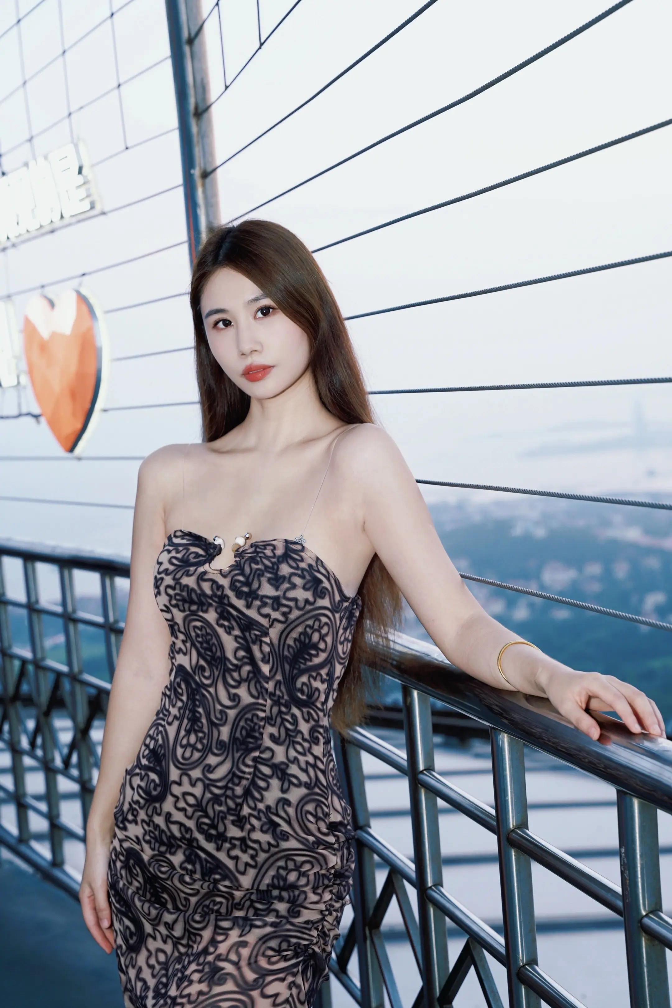 到底多久才能忘记一个人。