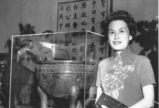 当年，叶公超出轨堂妹后，妻子一气之下去了美国。晚年时，叶公超盼望妻子回来，临死前
