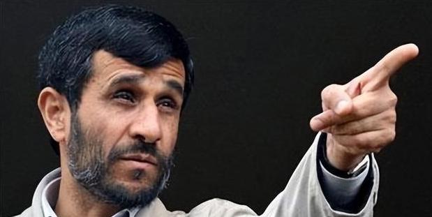 全世界都被伊朗耍得明明白白！之前大家都在议论，内贾德三次参选总统被拒，到最后还被