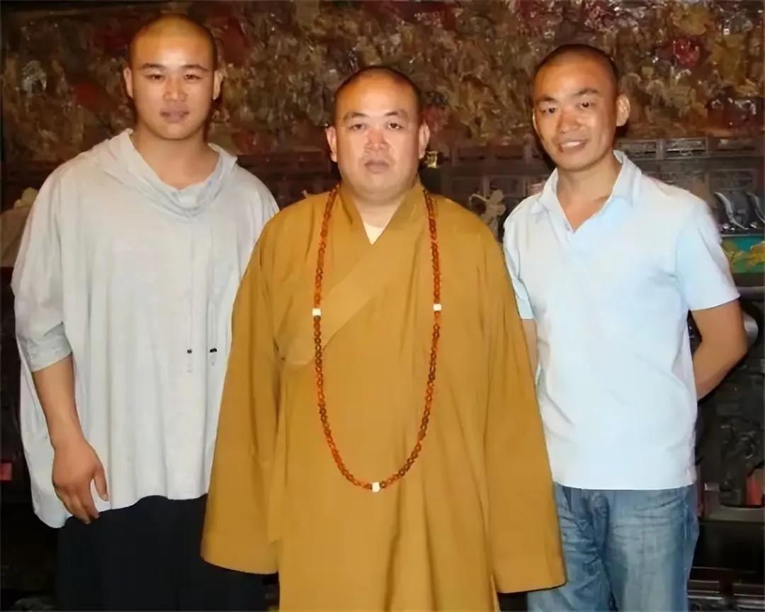 惊变！少林寺在商业浪潮中何何从？

嵩山少林，本应是超脱尘世的清净之地，可如今却