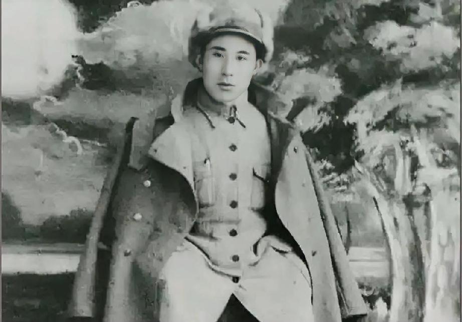 1949年8月，华野副司令带妻儿和1个警卫排南下，距新中国成立58天时，被300