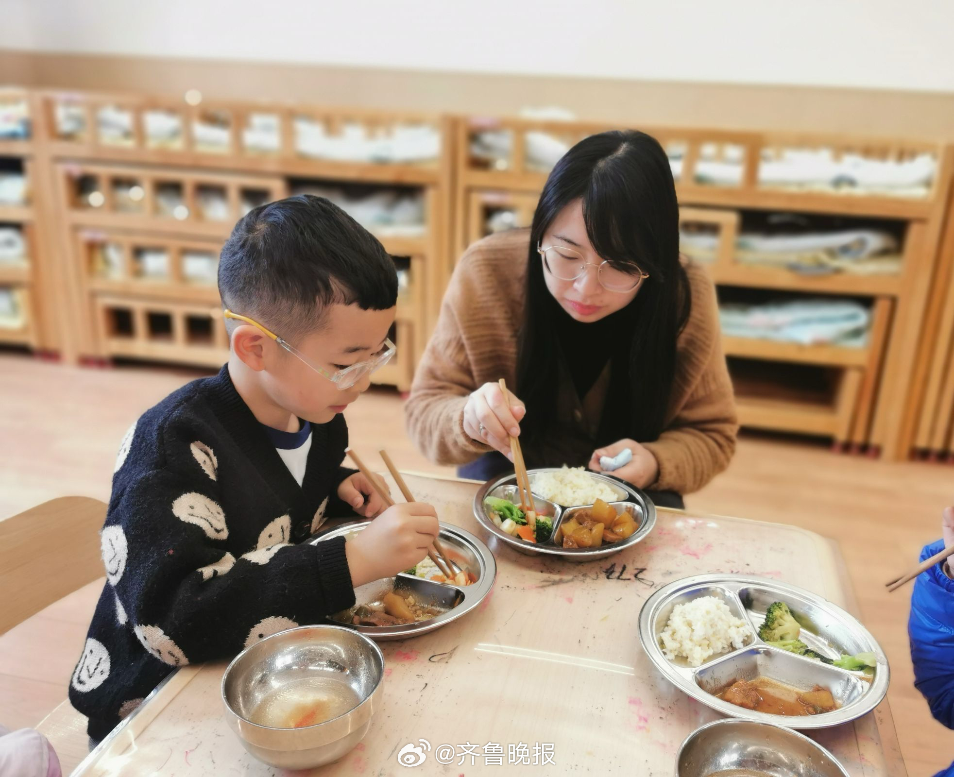 #新规为幼儿园食品安全压实责任人#【晚报来论 | #园长负责制需要这样的硬杠杠#