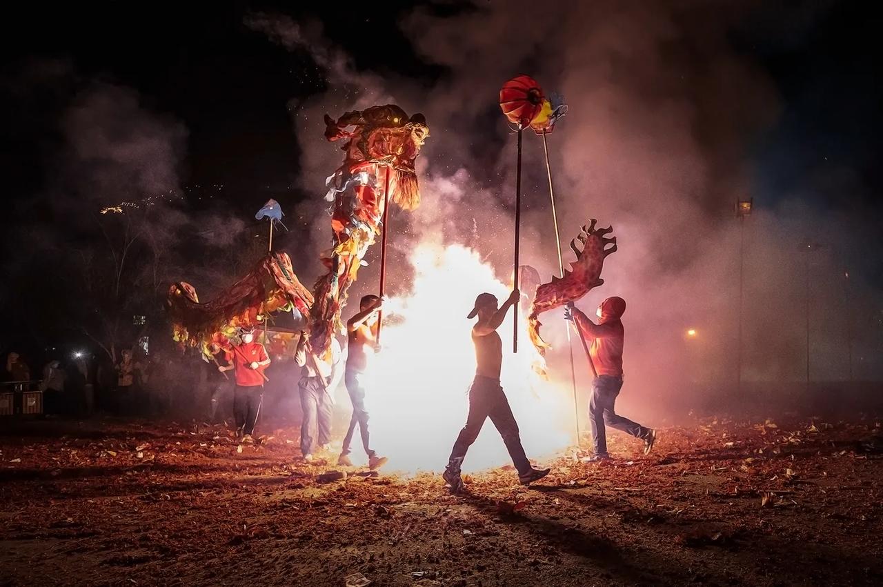 昨晚（年初四），广东省广宁县竹海大观紫竹观广场炸龙。毎年春节期间至元宵节，广宁县