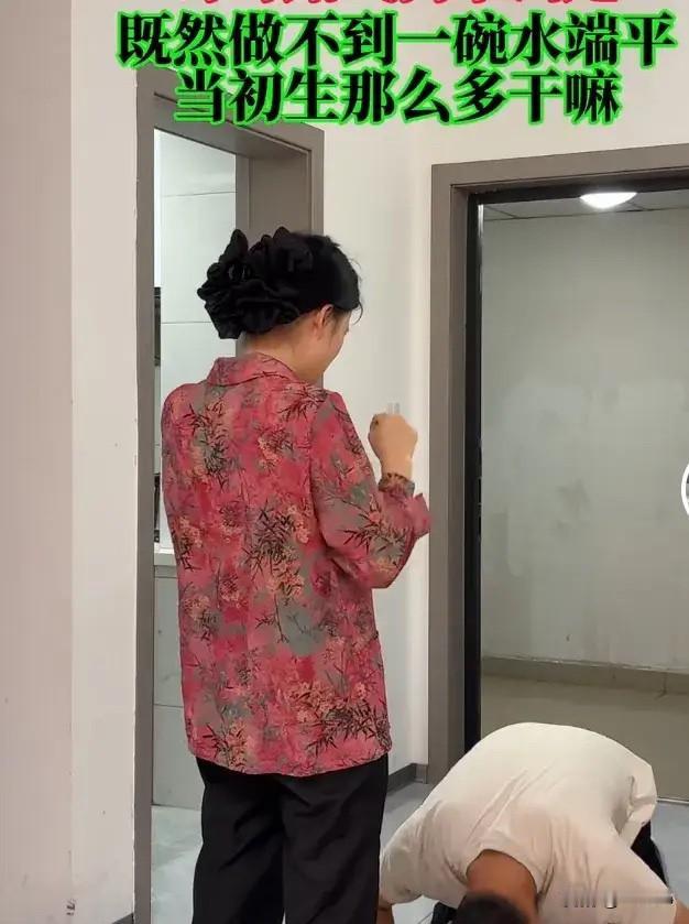 太扎心了！家里唯一的房子，爸妈眼都不眨过户给刚生儿子的弟弟，直接把哥哥气到离家出