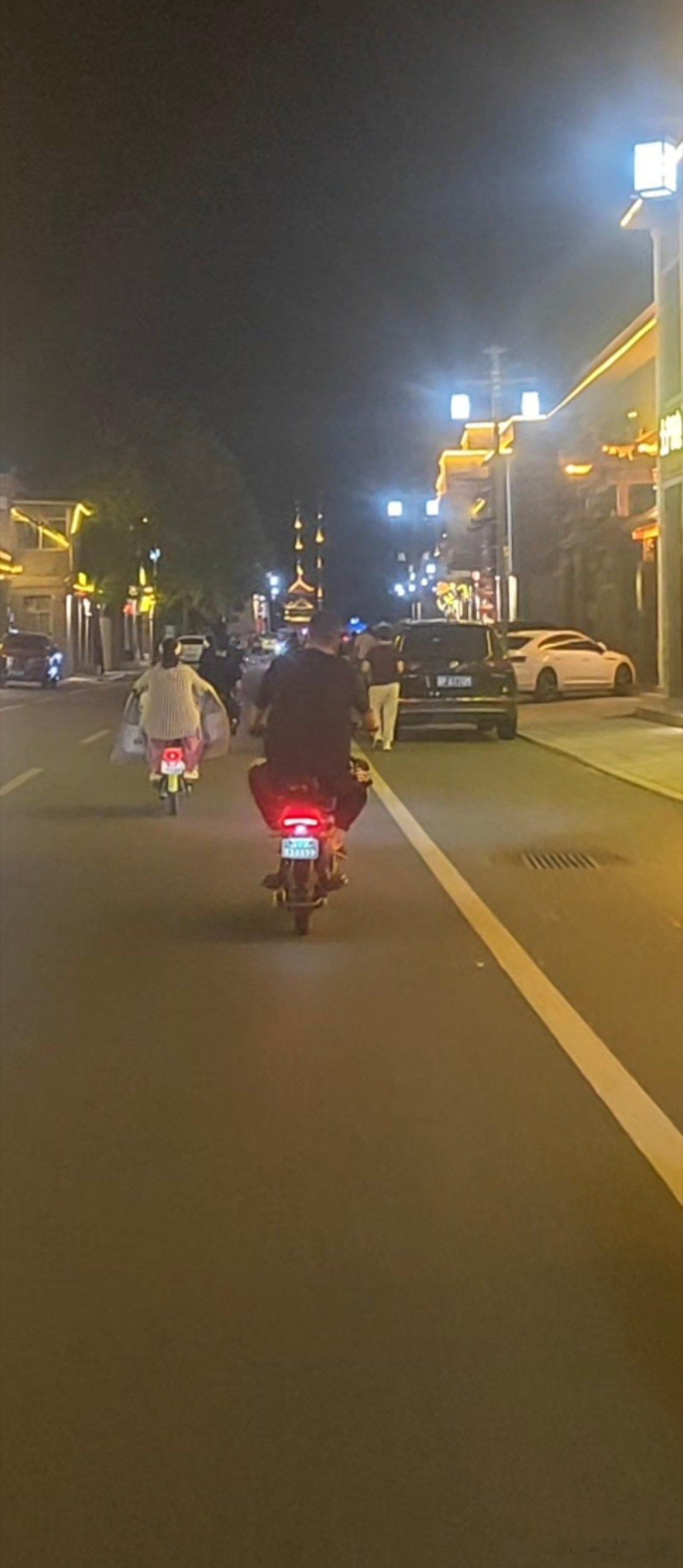 vivo 吃完晚饭，有喜欢出来遛街，看夜晚景色的吗？也看看你们家乡的美景。手机随