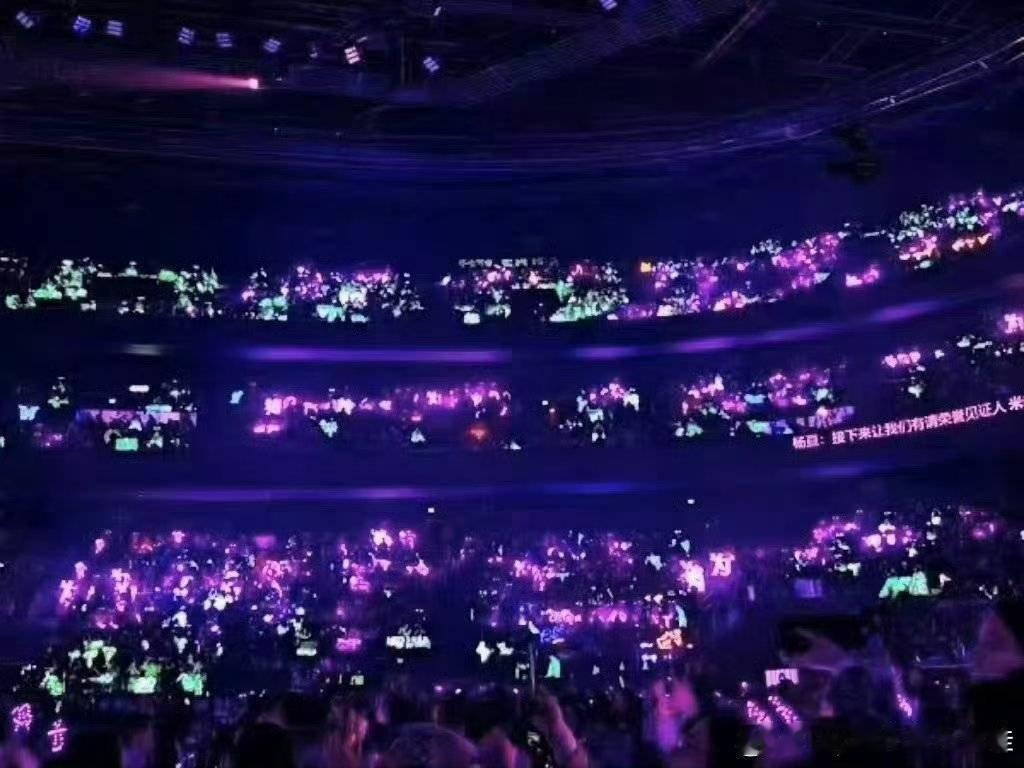 蹲一个官宣！邓为出席尖叫夜暂定名单好香，桃赶紧确认吧！💎们的紫海口号我都想好怎