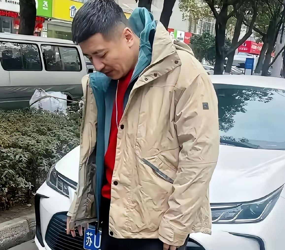 半年137次外卖

他走了，
走得那样匆忙，
就像平日里没时间吃饭一样，
据说他