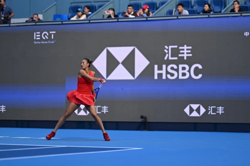 激战三盘击败布兹科娃，郑钦文晋级中网女单16强WTA1000中网公开赛女单第三轮