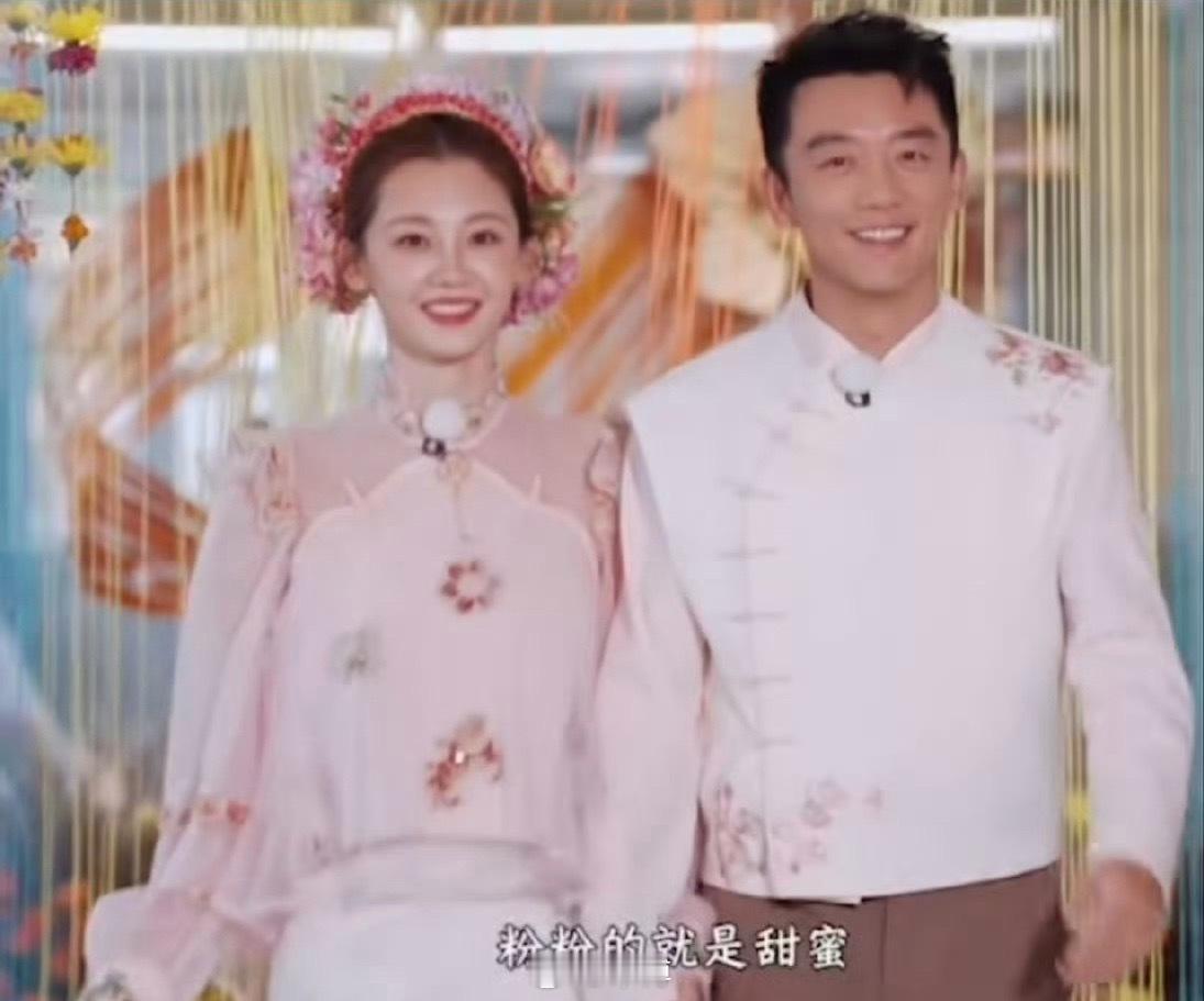 跑男真夫妻就是甜有点儿嗑到沙溢和胡可，他们之前那种老夫老妻的默契让人心动。 