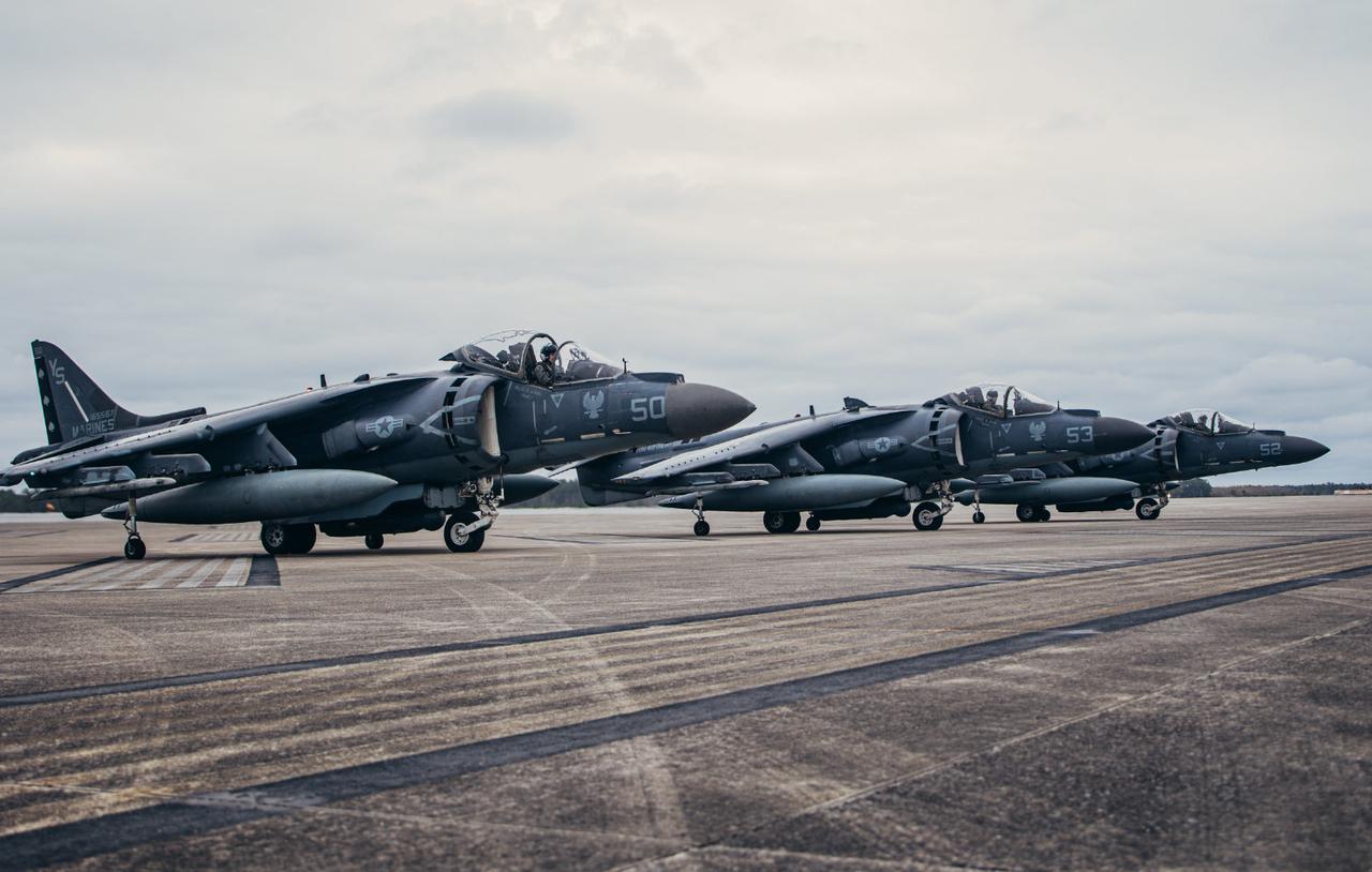 美军“鹞”式攻击机部署至波多黎各

  11月28日，美国海军陆战队的6架AV-