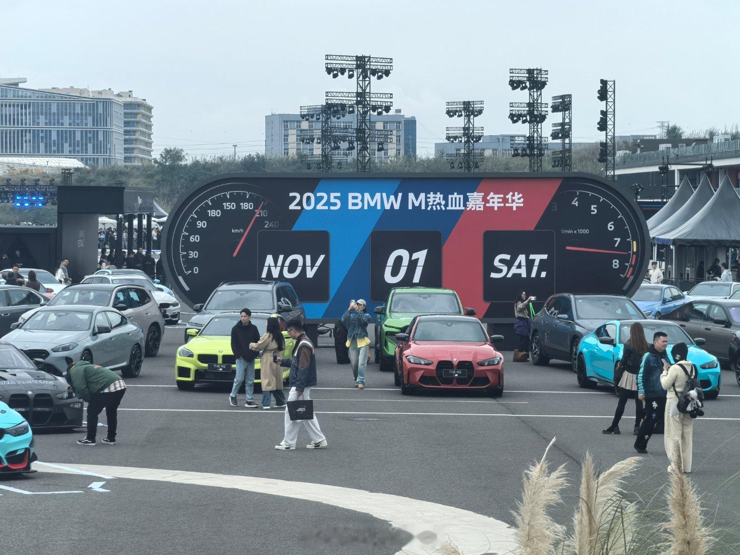 玩宝马还得BMW！2025 BMW M热血嘉年华 现场太燃了 感觉自己都年轻了1