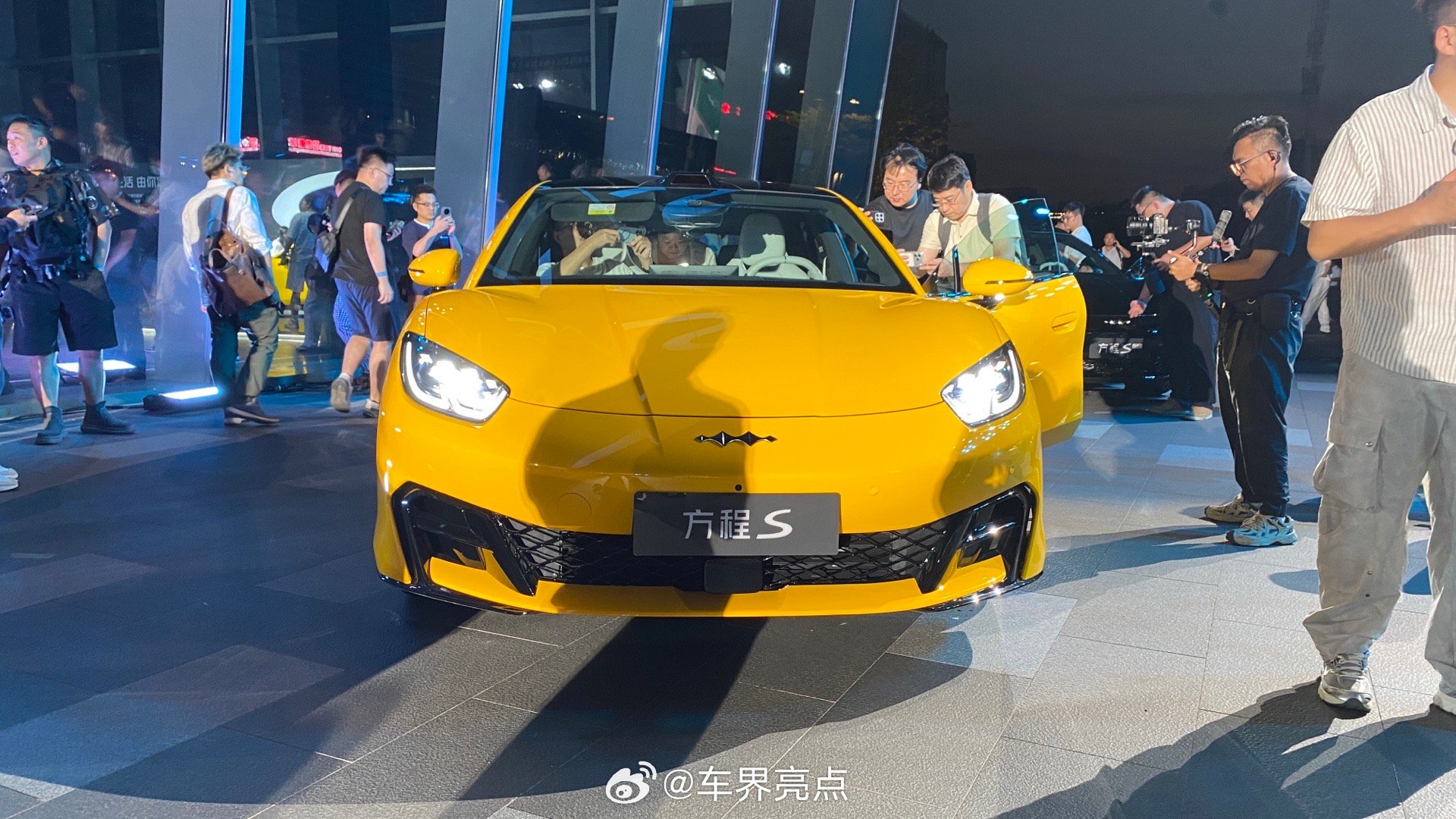 方程S序列今晚上市现场巨多人热闹得出乎意料[允悲]车界亮点汽车[超话]  ​​​