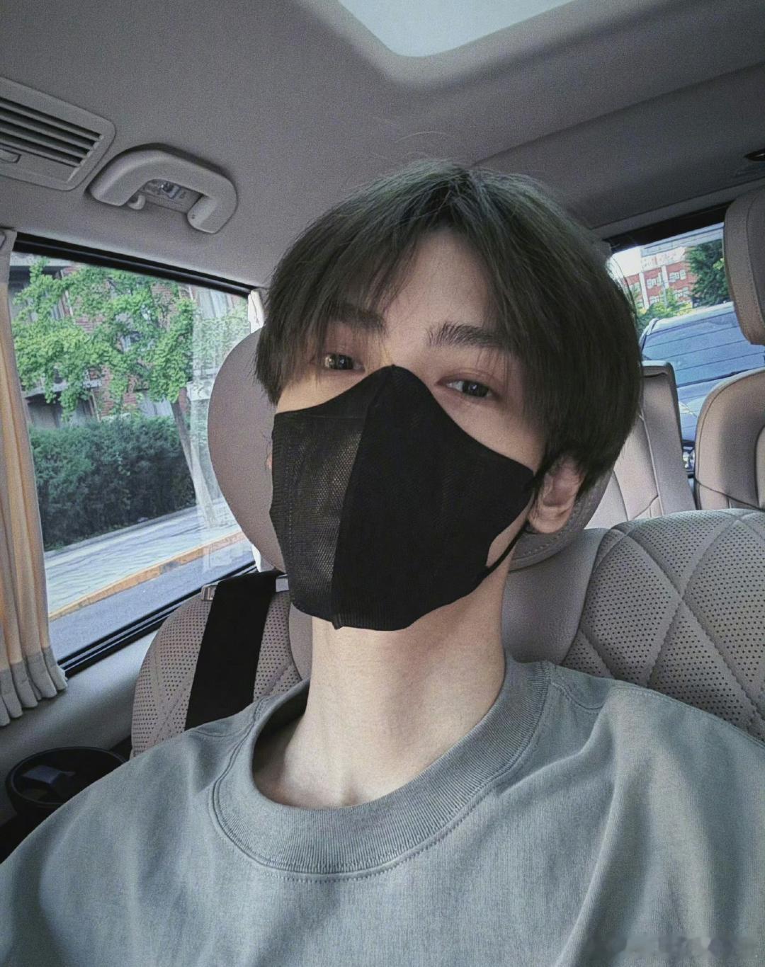 我说罗老师你这跟男大有什么区别[可怜][可怜][可怜]帅的我找不到方向，顺毛小狗