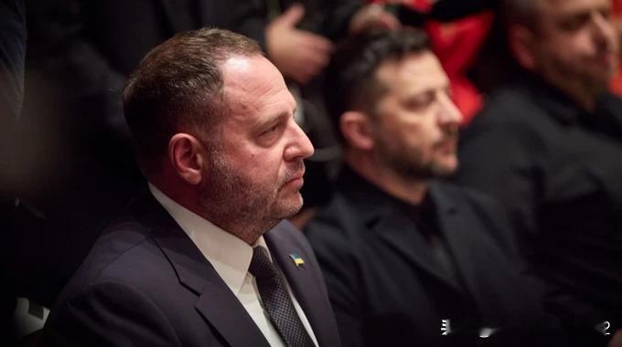 关键政府官员建议，泽连斯基解雇叶尔马克


与乌克兰总统关系密切的关键政府官员，