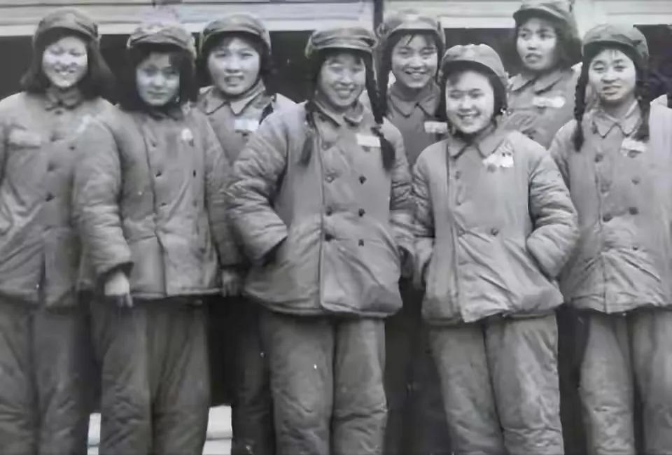 1951年，抗美援朝时，5位女志愿军战士不幸失踪，所有人都以为她们牺牲了。直到5